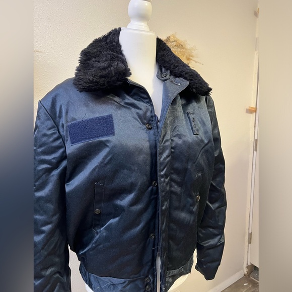 Avirex USAF Security Police Cold Weather Bomber Jacket with Faux Fur Collar - Picture 2 of 8